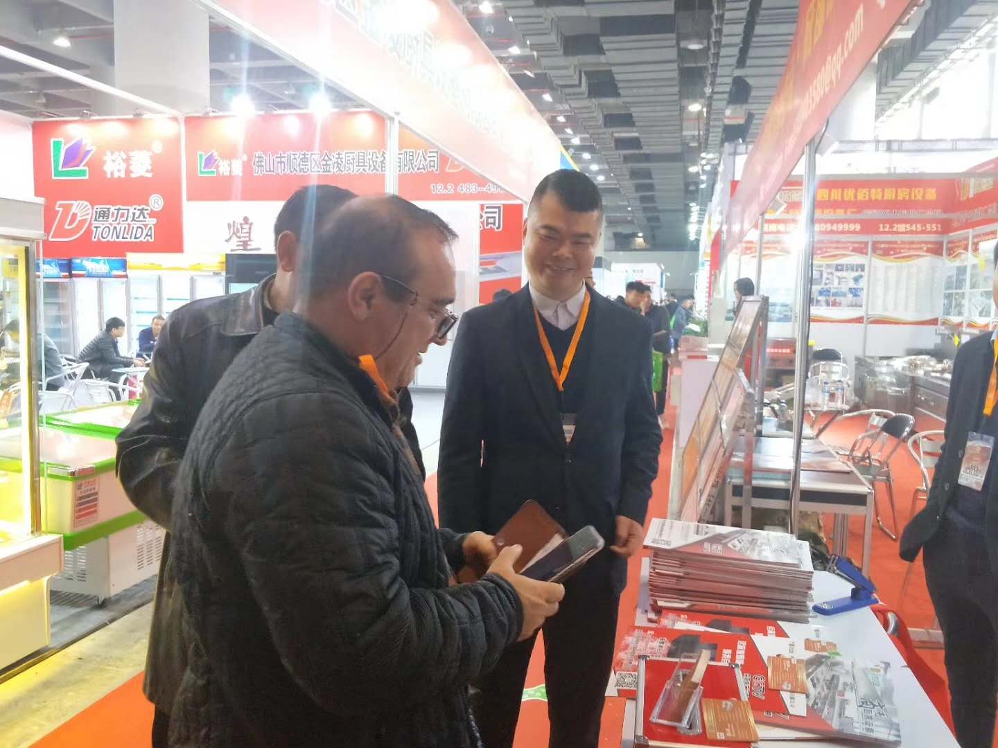 粉色视频下载25届广州酒店粉色视频免费网站设备中展粉色视频免费网站油烟净化一体机照片3