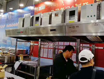   粉色视频下载2019年上海国际酒店用品展开展，引来不少游客围观