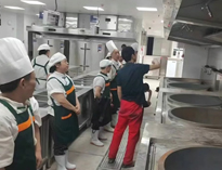 食堂厨具设备厂家告诉你食堂粉色视频免费网站设备的采购标准是怎样的